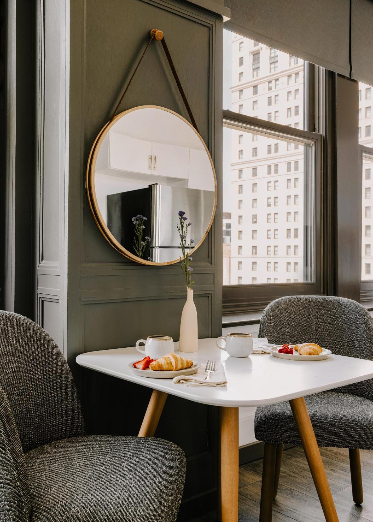 ديترويت Sonder By Marriott Bonvoy Gabriel Richard Apartments Downtown الغرفة الصورة